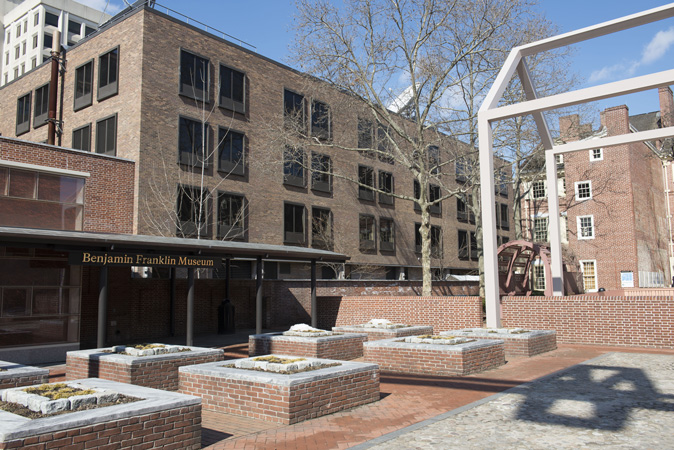 Franklin Court and the Venturi Scott Brown 'ghost house'